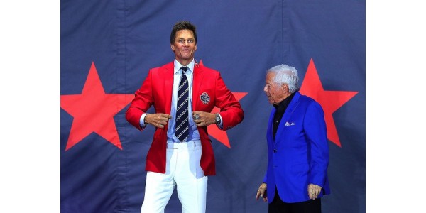 Los New England Patriots retiraron oficialmente la camiseta número 12 de Tom Brady
